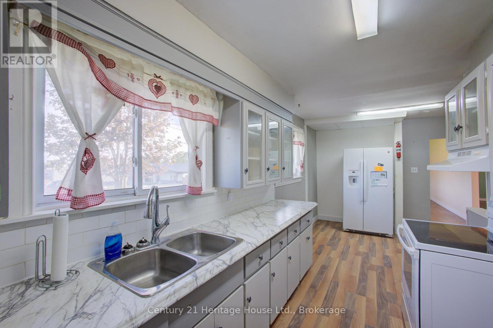 462 DURHAM ROAD W - 17