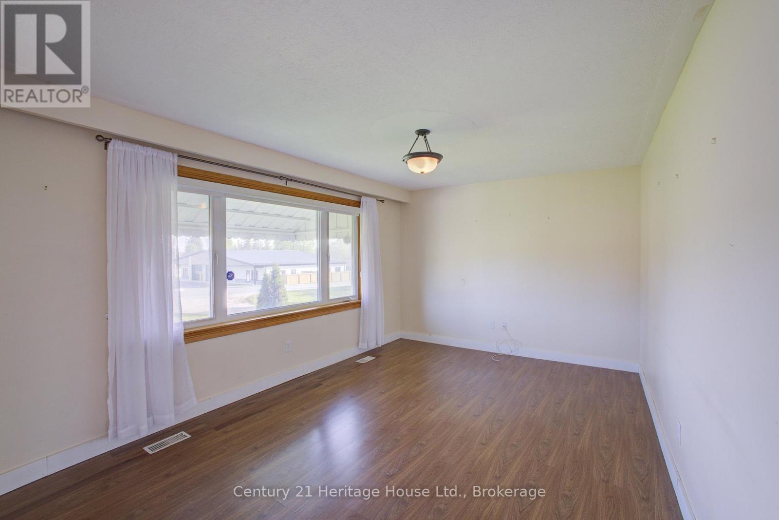 462 DURHAM ROAD W - 6