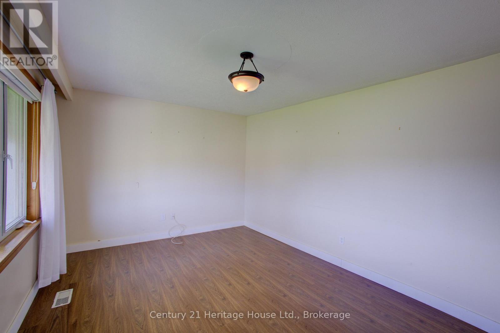 462 DURHAM ROAD W - 7