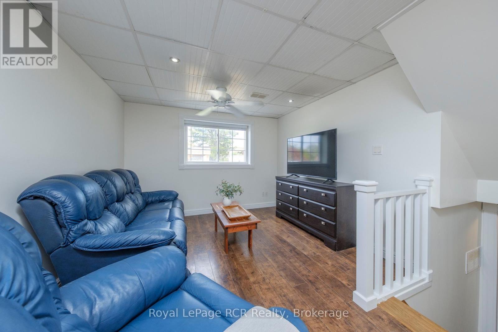 466 HIGHLAND DRIVE - 25