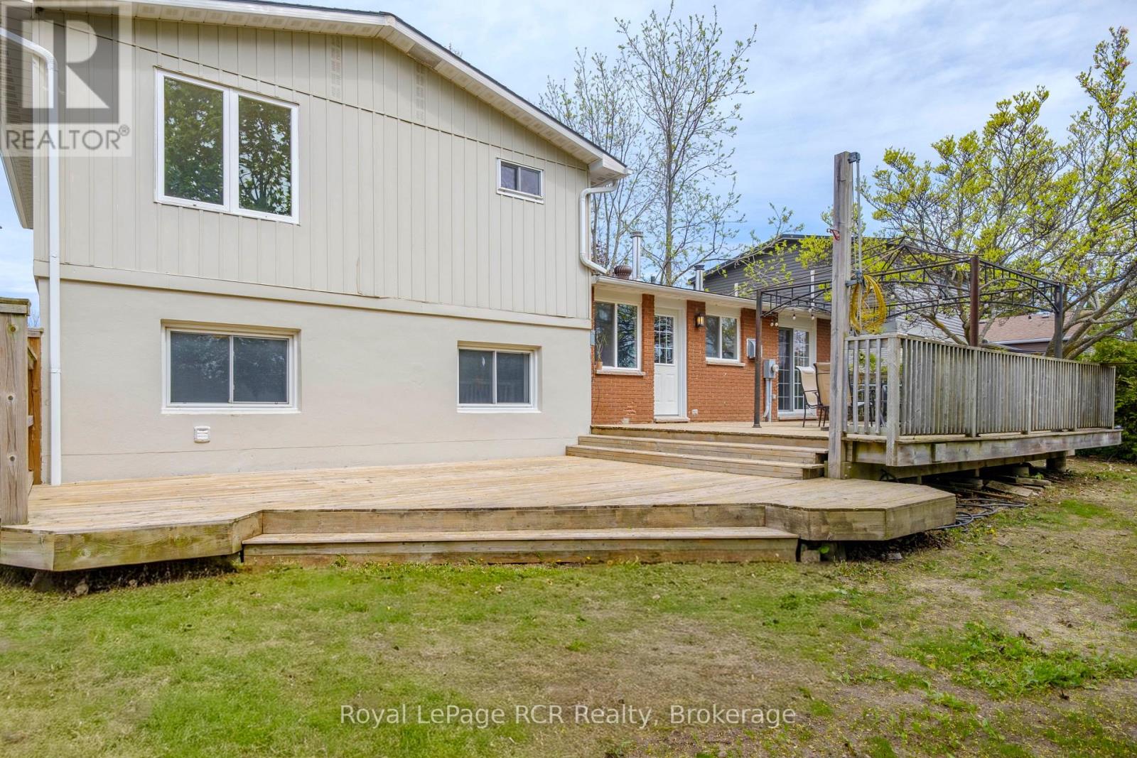 466 HIGHLAND DRIVE - 32