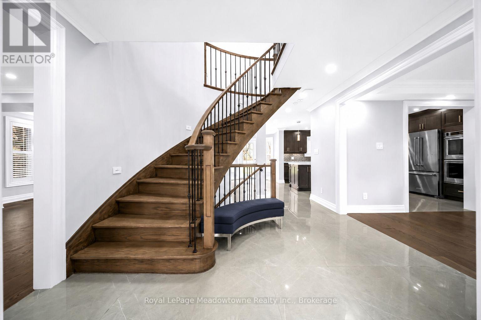 170 CRAWFORD CRESCENT - 4