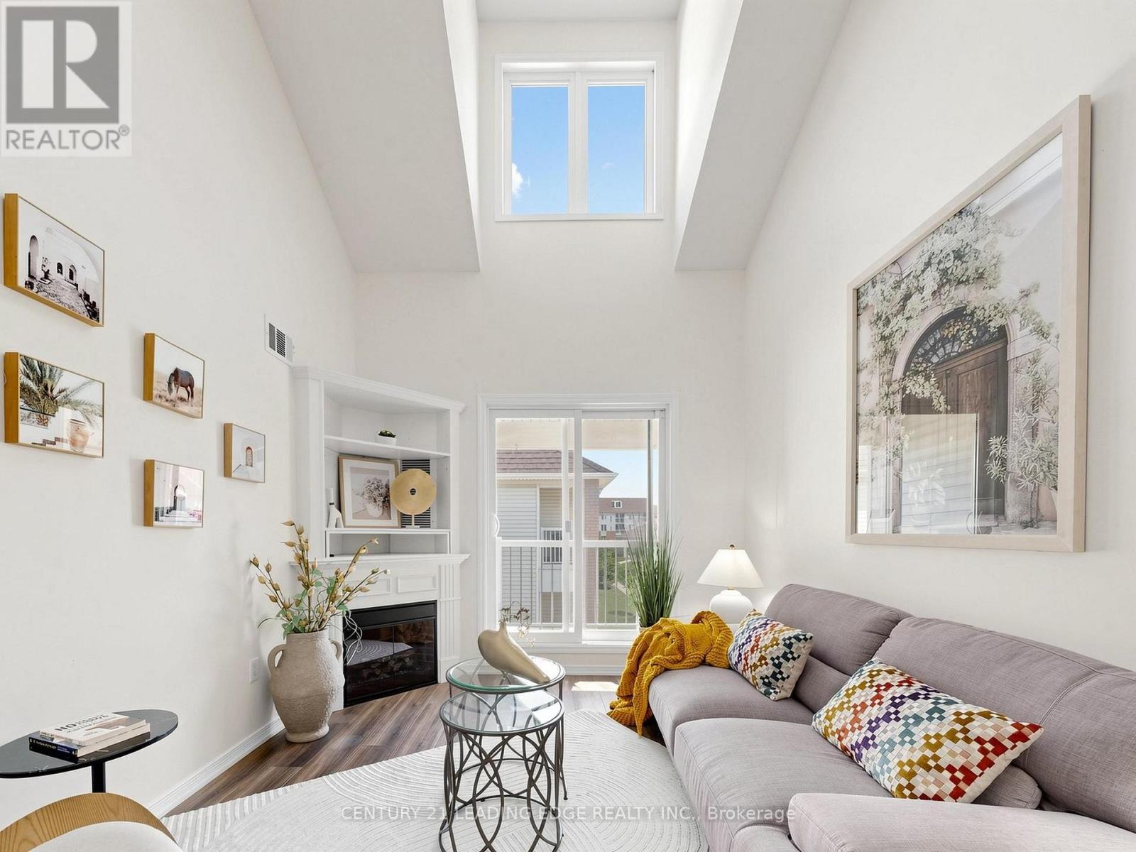 #UNIT 3 45 PETRA WAY - Image 2