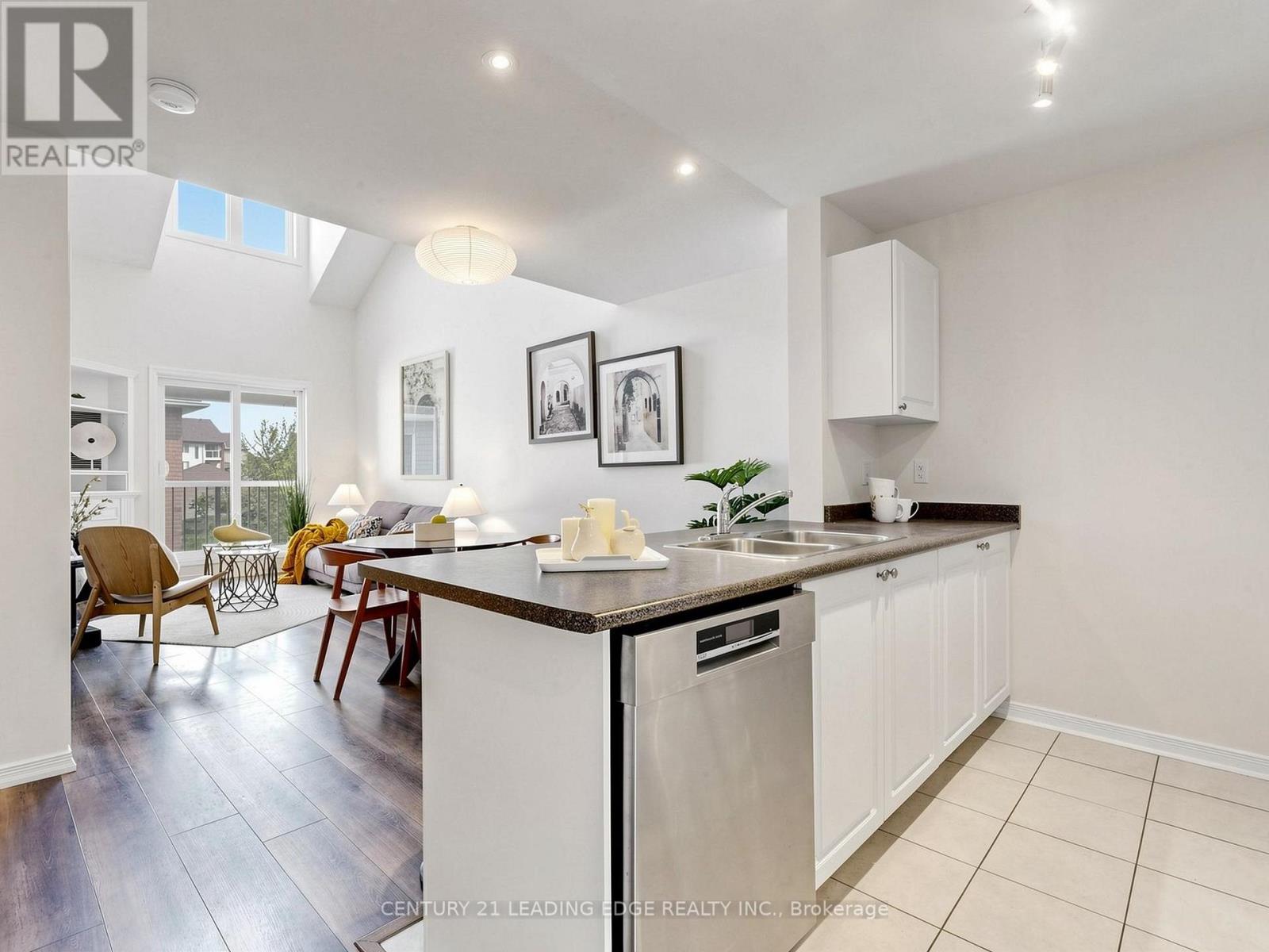#UNIT 3 45 PETRA WAY - 8