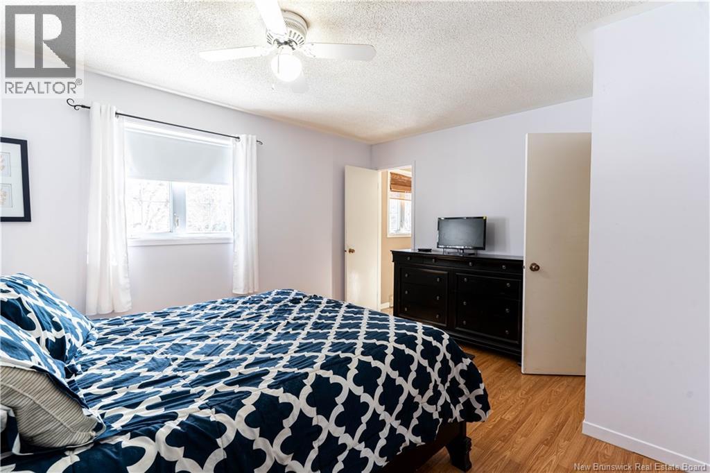 32 North Boom Road - 33