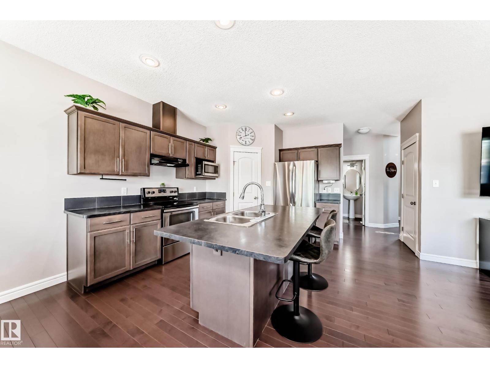 57 MEADOWLAND CR exterior