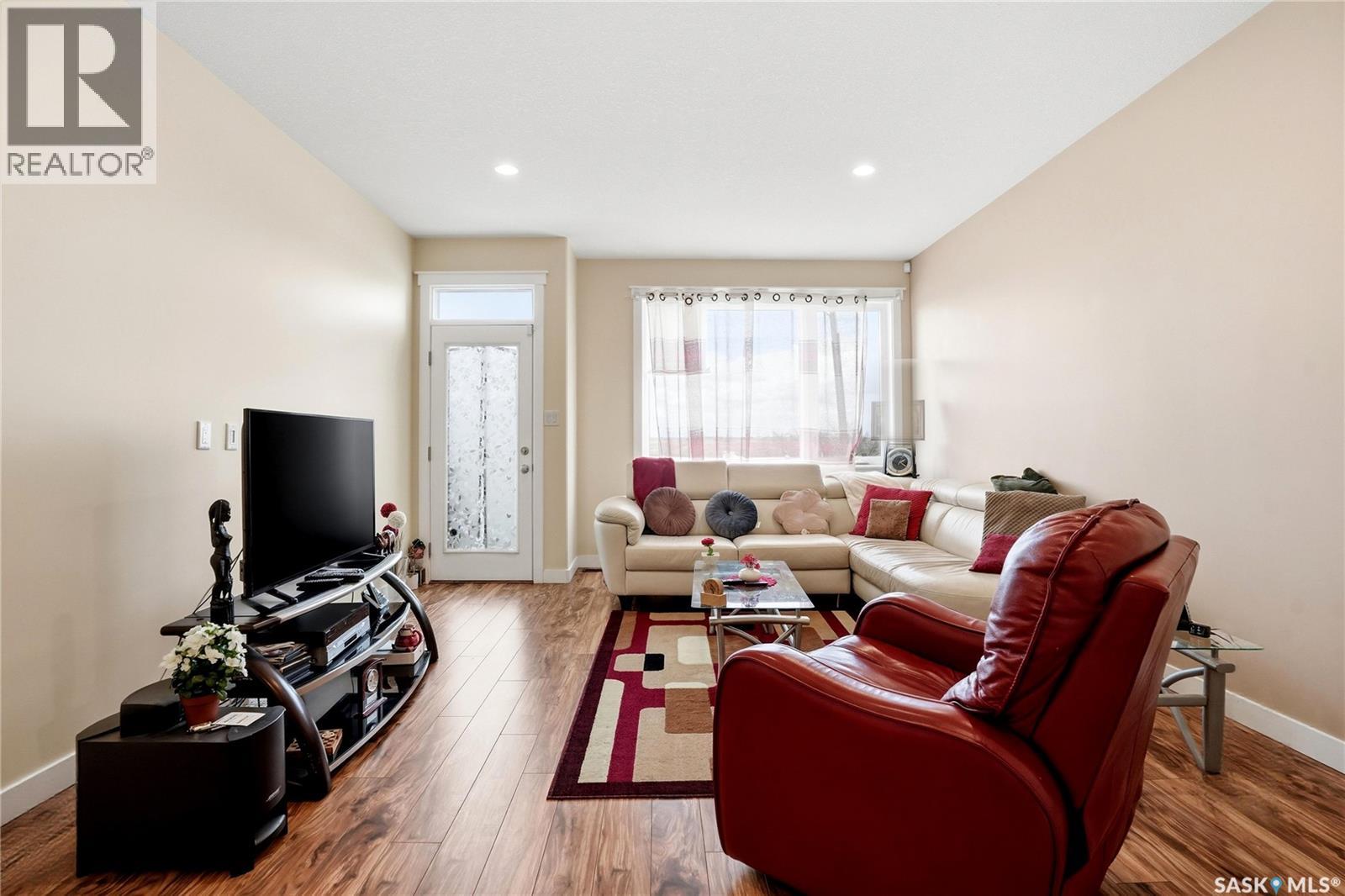 #4 3960 7th AVENUE E - 14