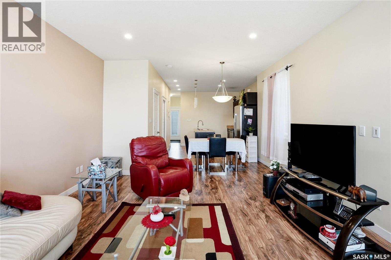 #4 3960 7th AVENUE E - 16