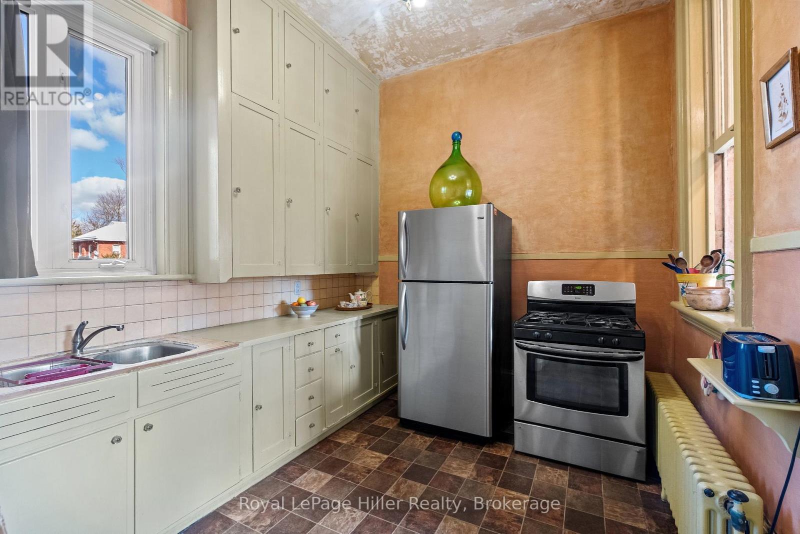 131 HURON STREET - 17