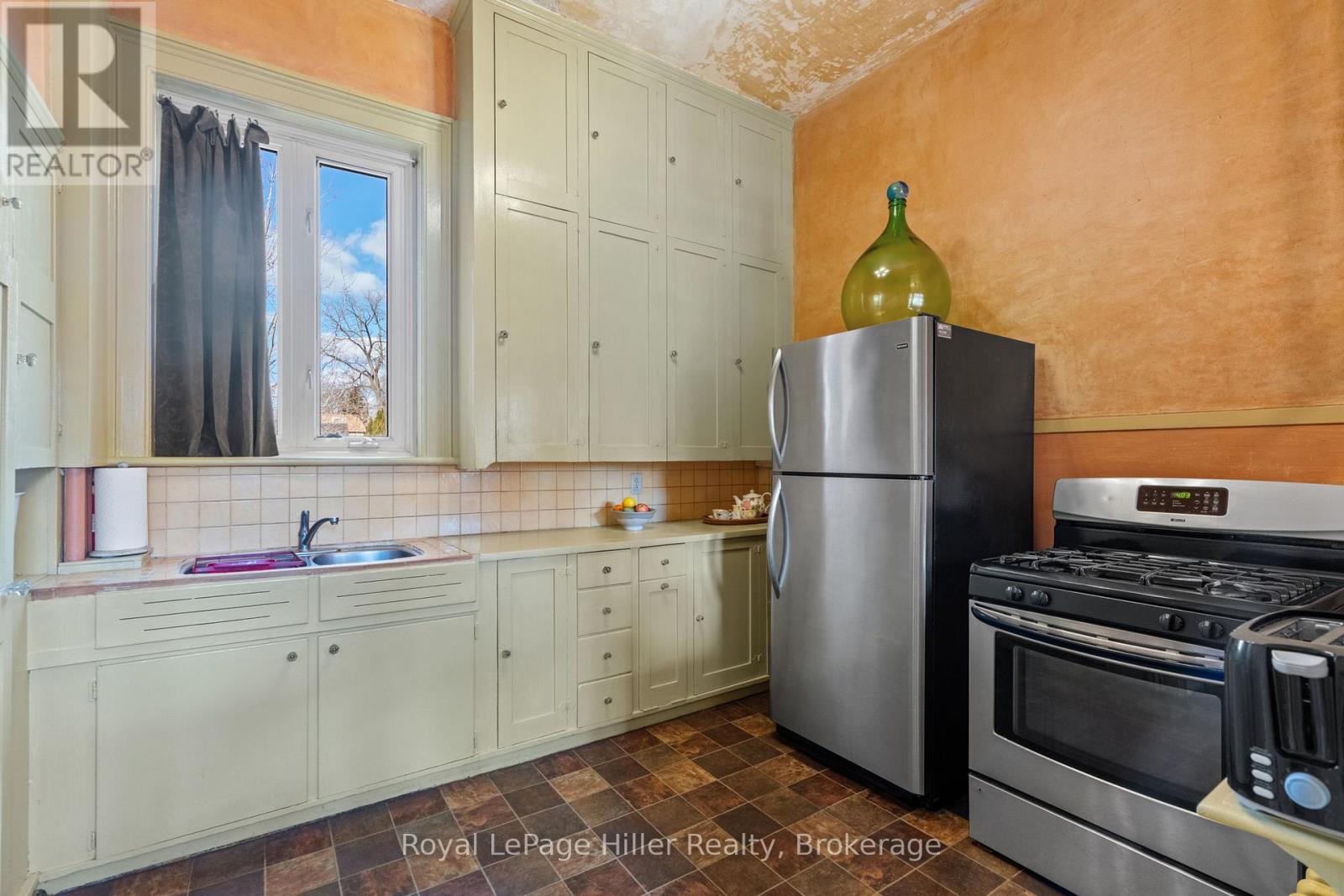 131 HURON STREET - 19
