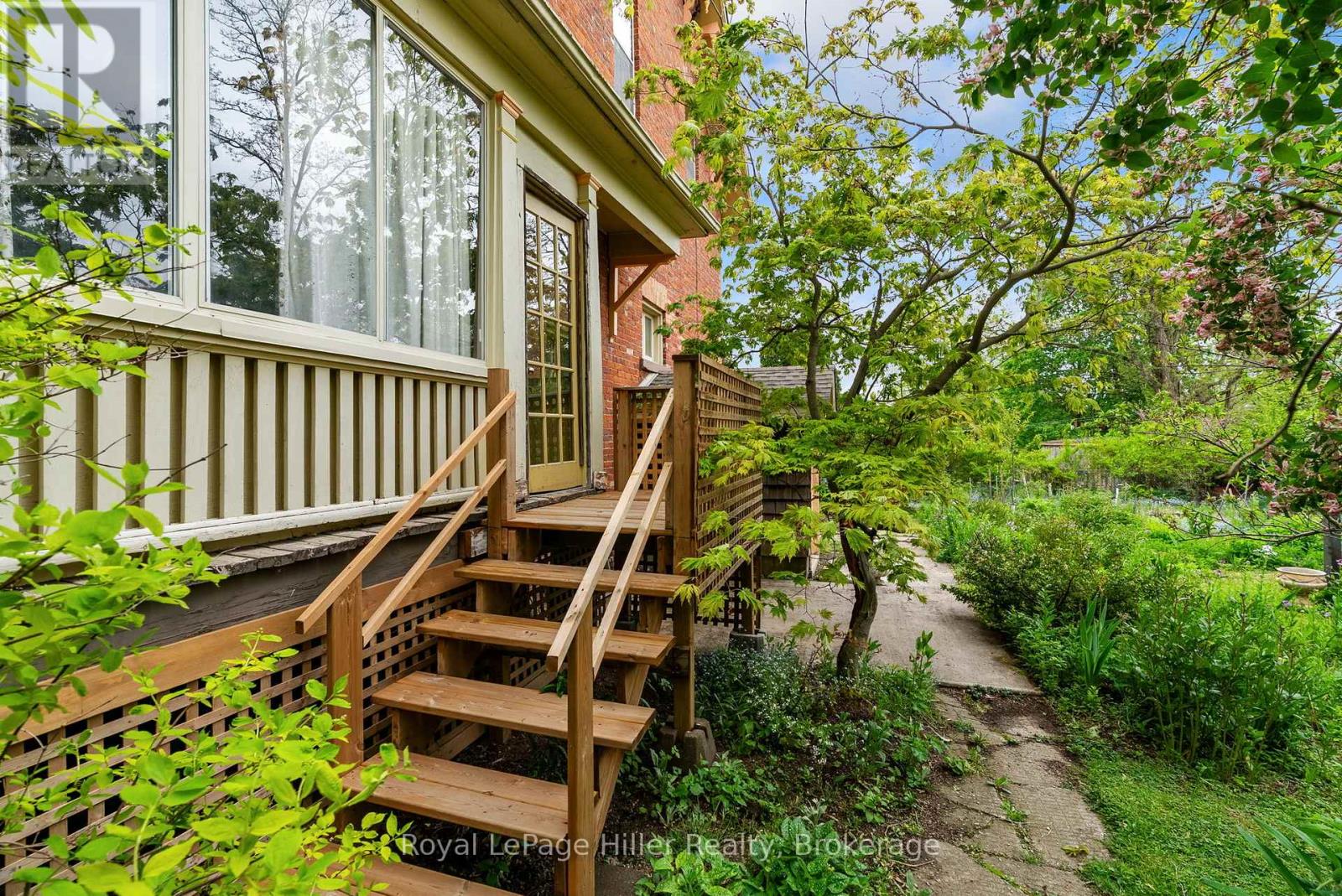 131 HURON STREET - 37