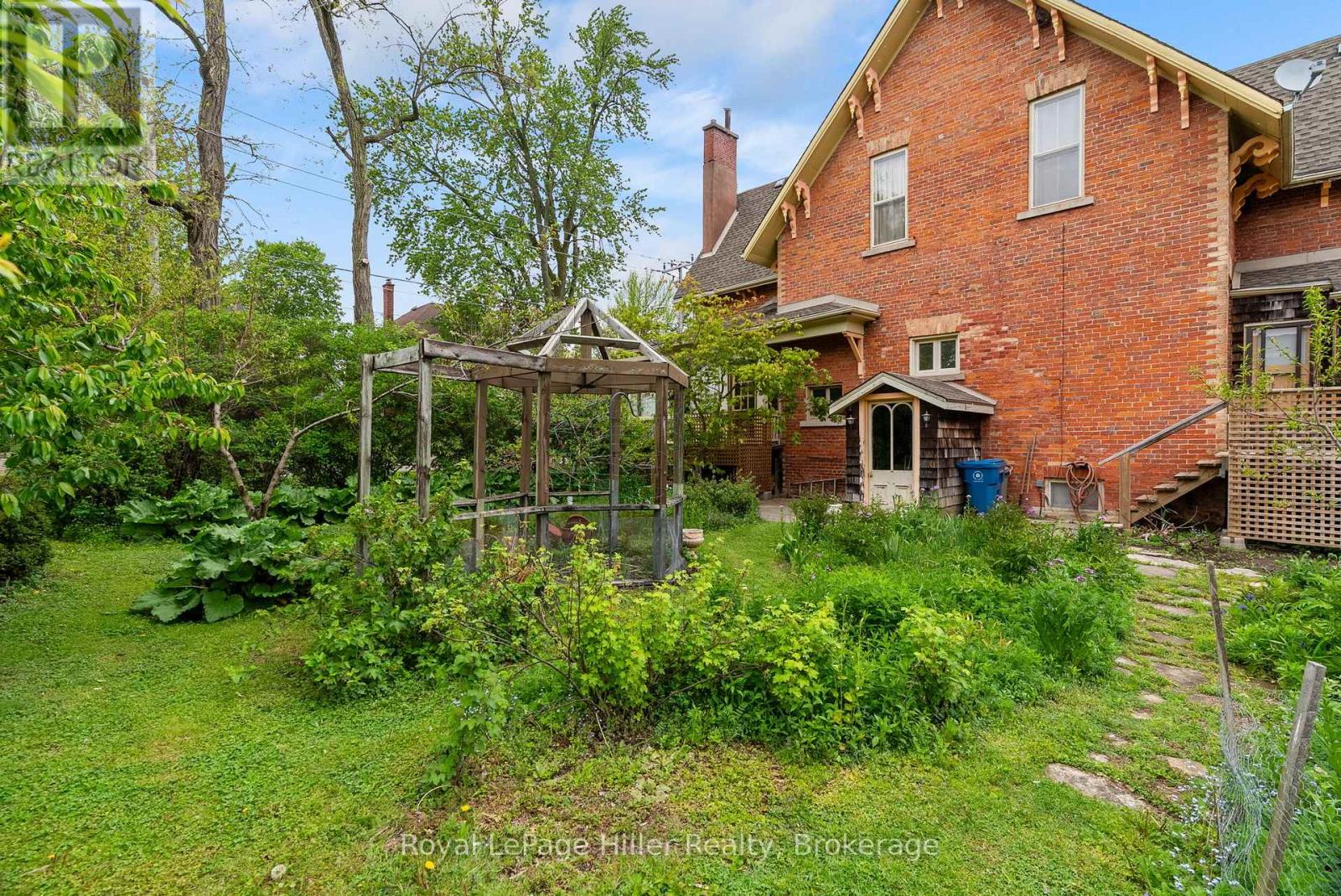 131 HURON STREET - 38