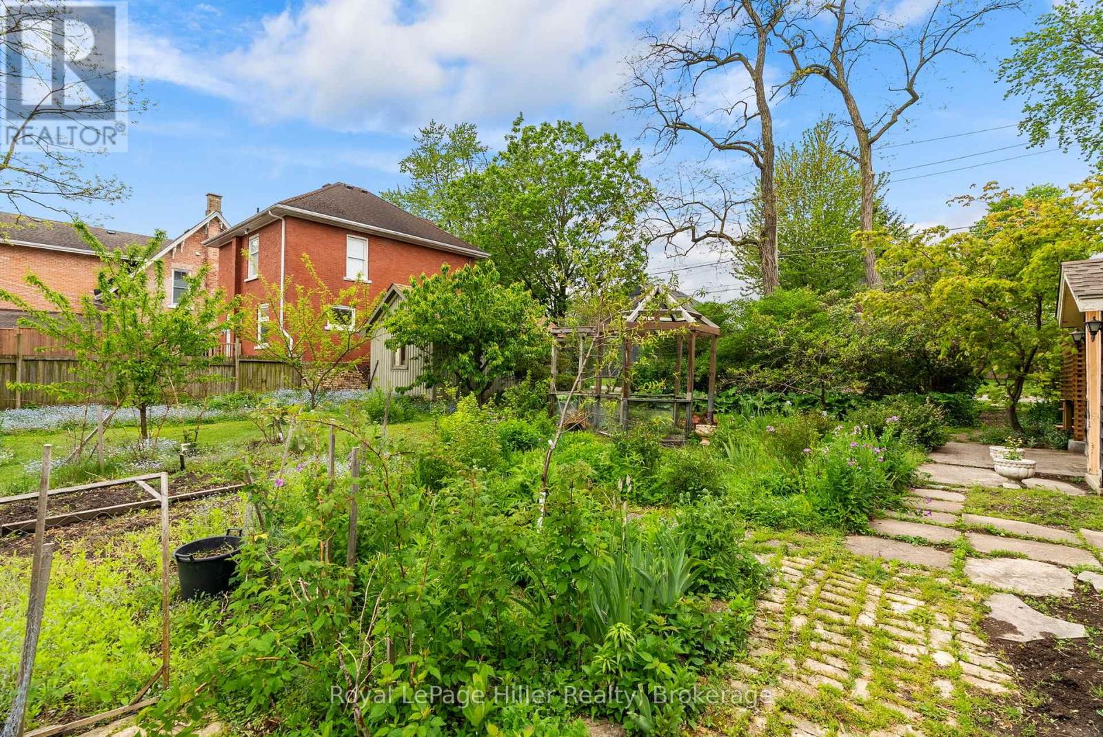 131 HURON STREET - 41