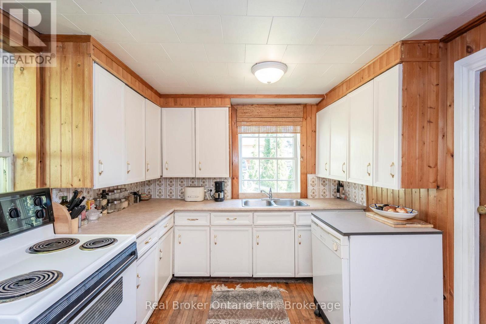 437 CHAMPLAIN ROAD - 18