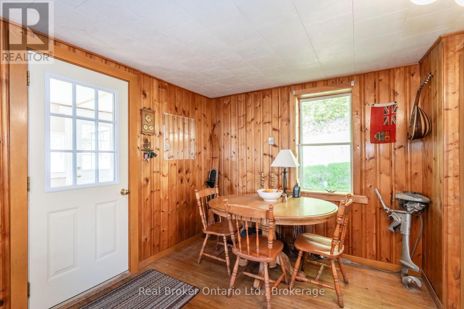 437 CHAMPLAIN ROAD - 16