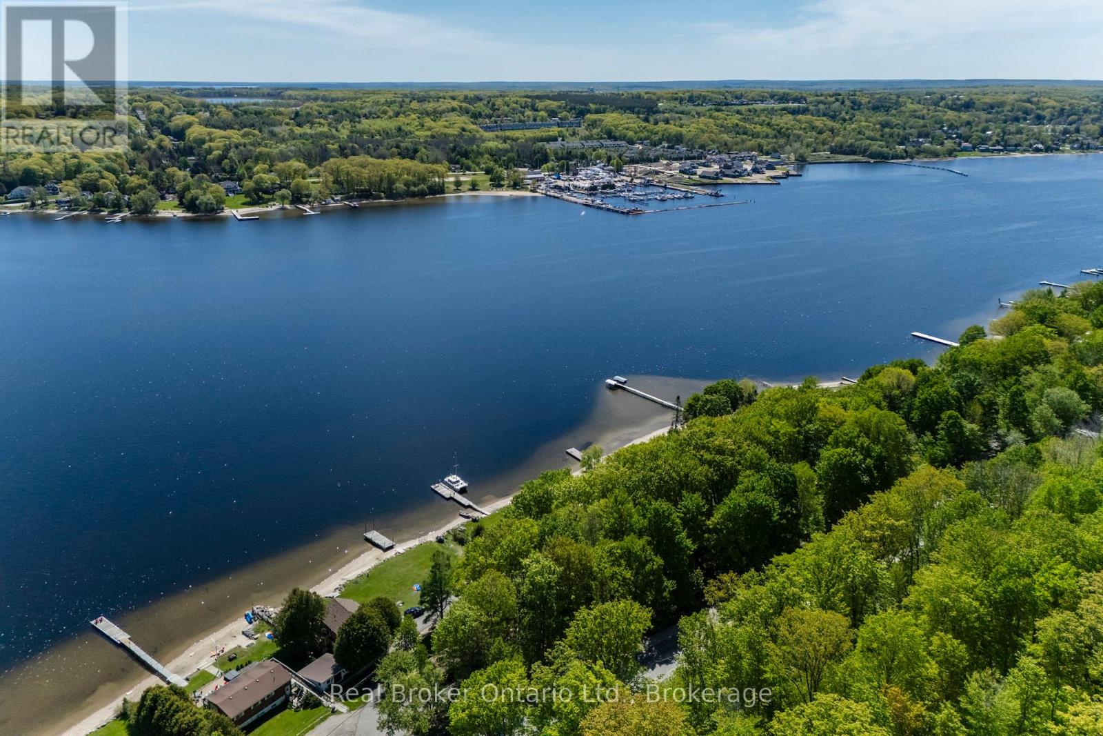 437 CHAMPLAIN ROAD - 6