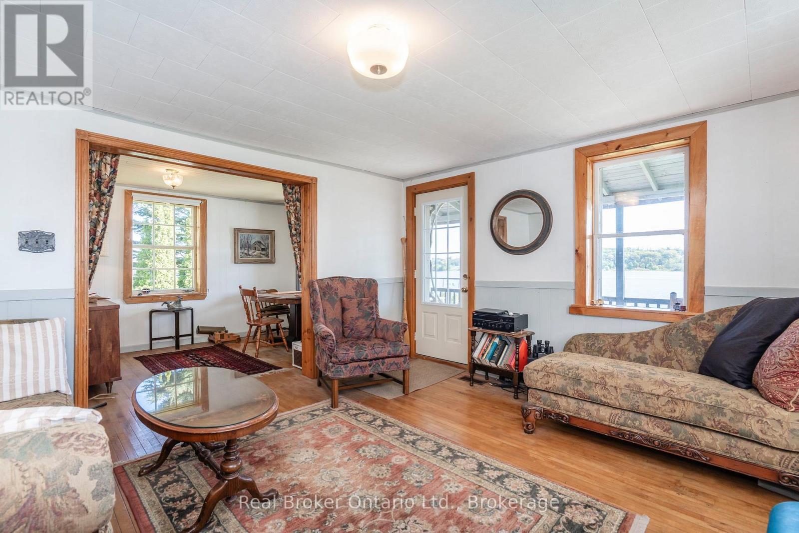 437 CHAMPLAIN ROAD - 19