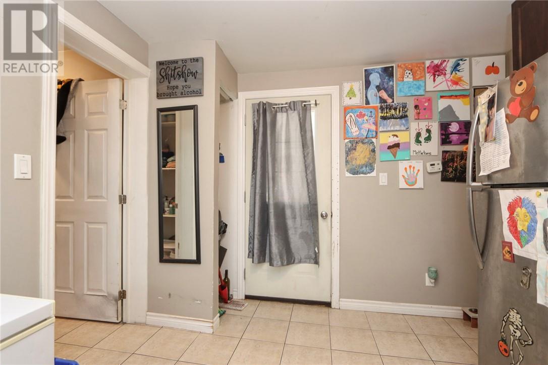 597 Kingsway - 21
