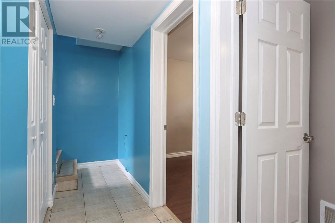 597 Kingsway - 30