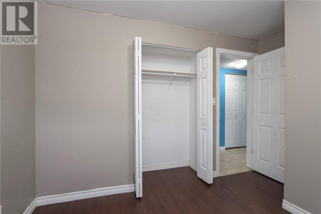 597 Kingsway - 36