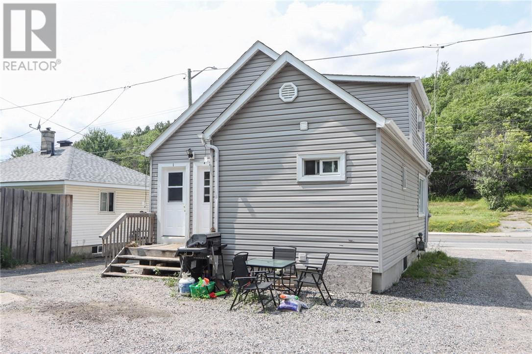 597 Kingsway - 38
