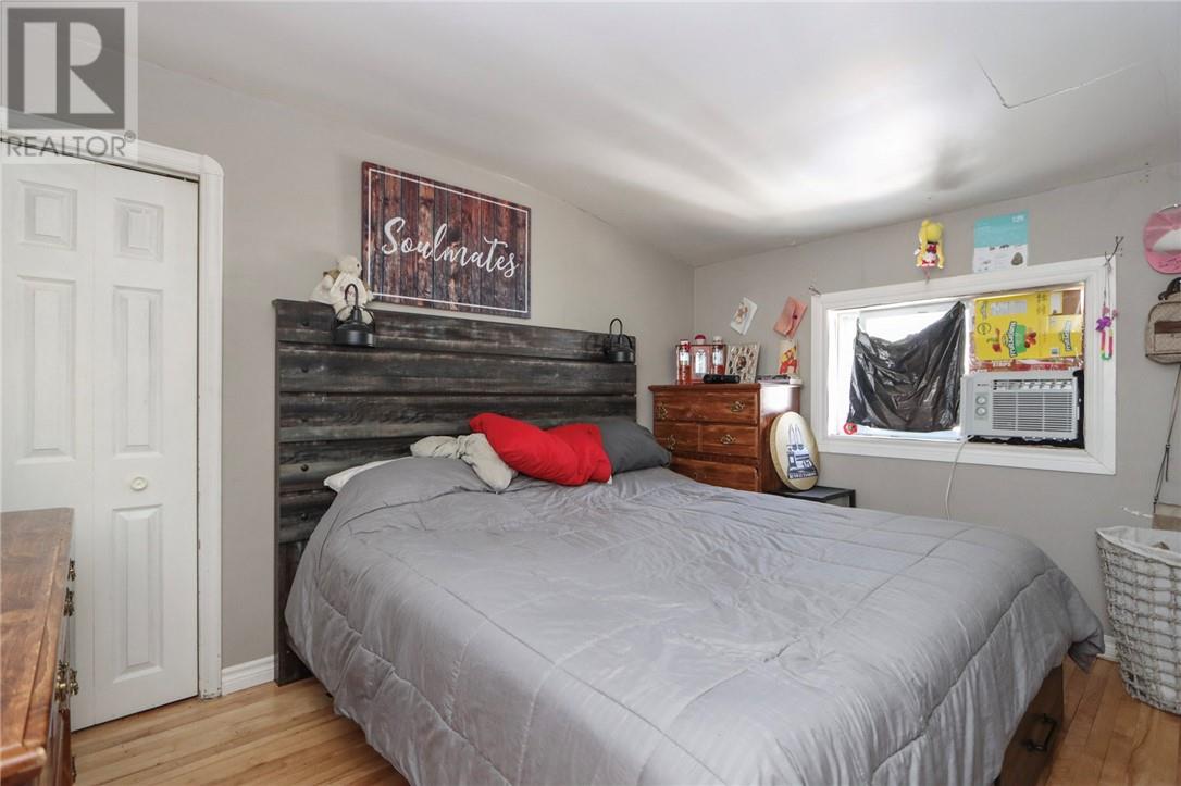 597 Kingsway - 8