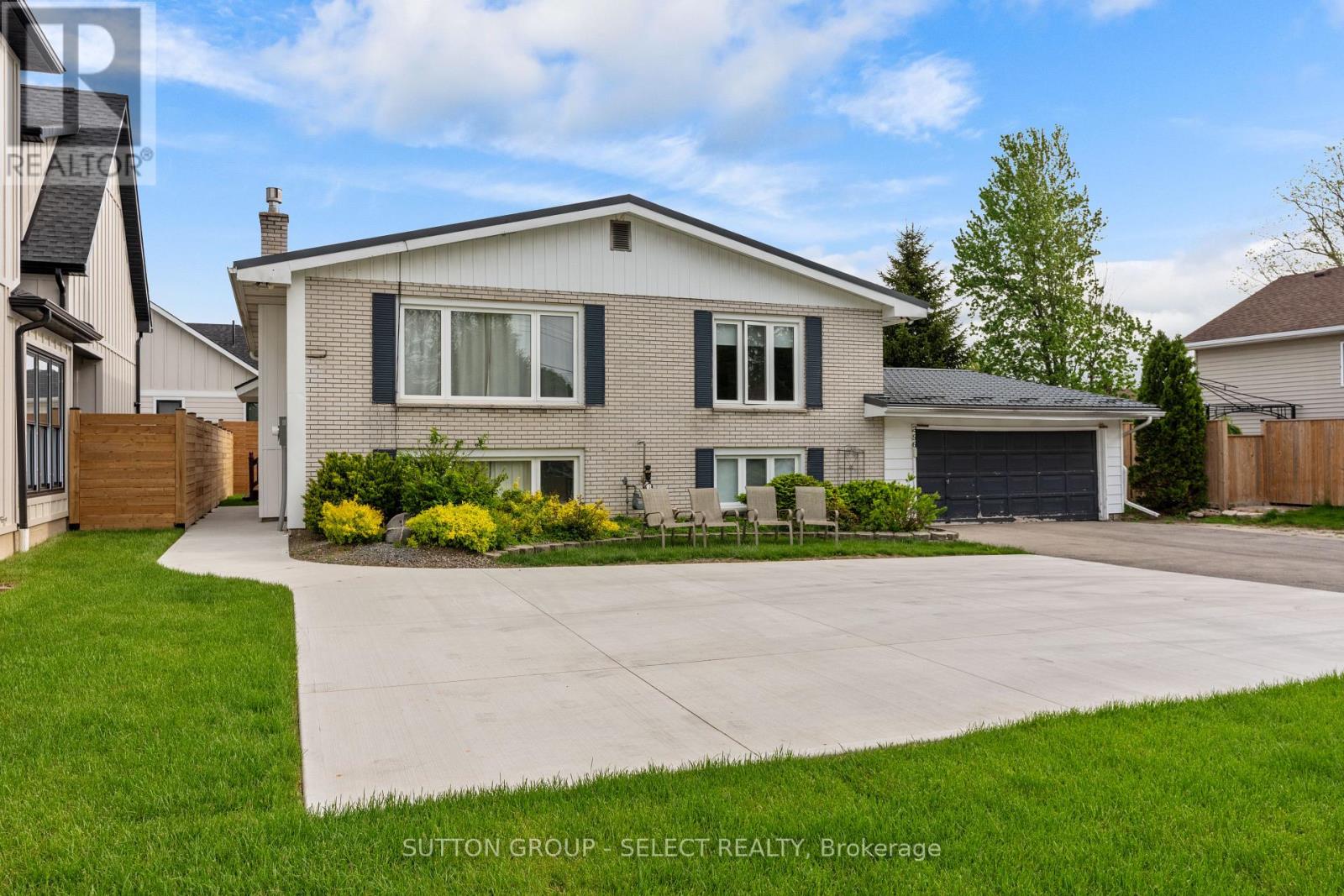 296 HURON STREET W - 1