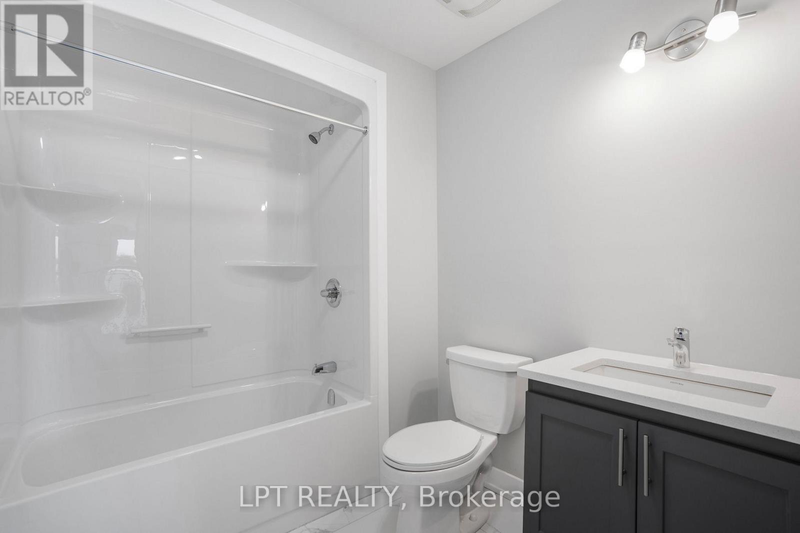 63 CHATEAUGUAY STREET - 26