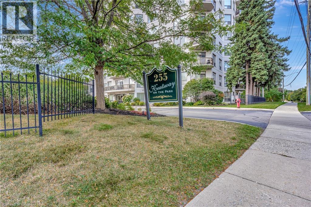 #303 255 KEATS Way - Image 3