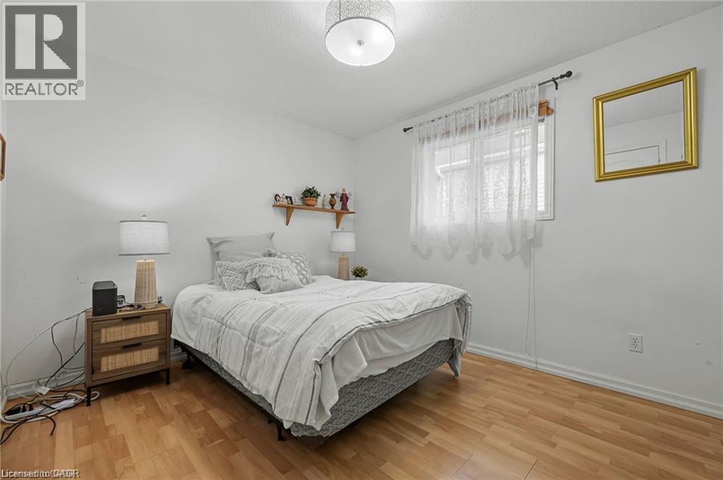 444 BURNETT Avenue - 30