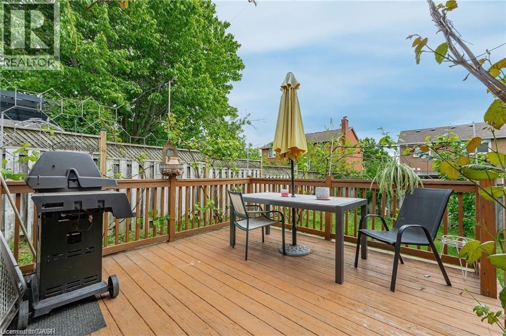444 BURNETT Avenue - 37