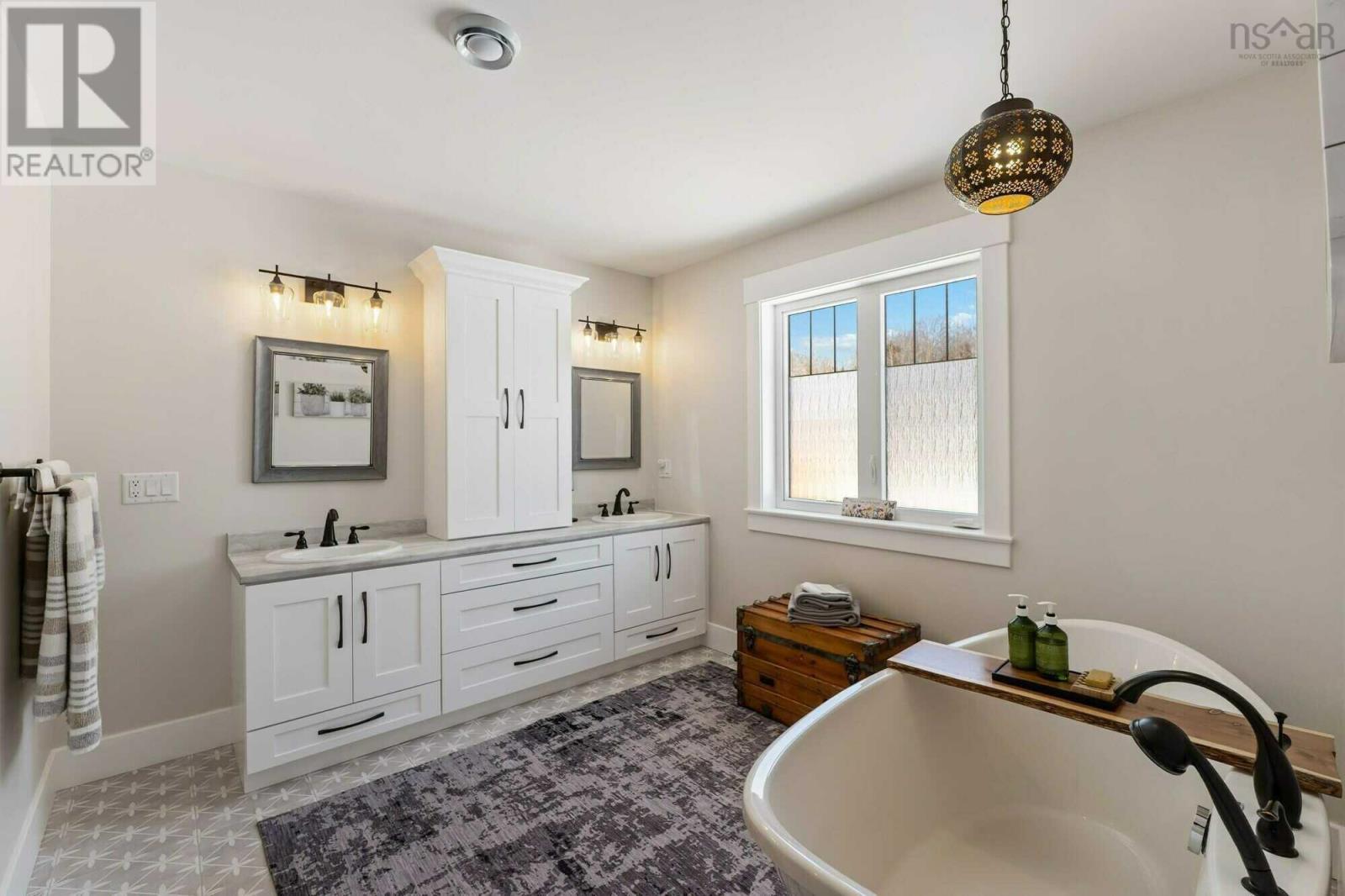 472 Alexander MacKenzie Road - 9