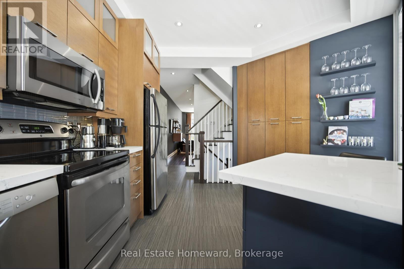 1467 DUNDAS STREET E - 8