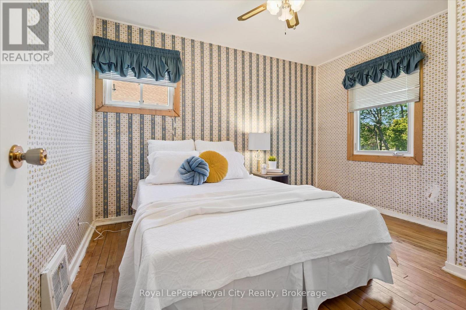 22 CHURCHILL CRESCENT E - 13