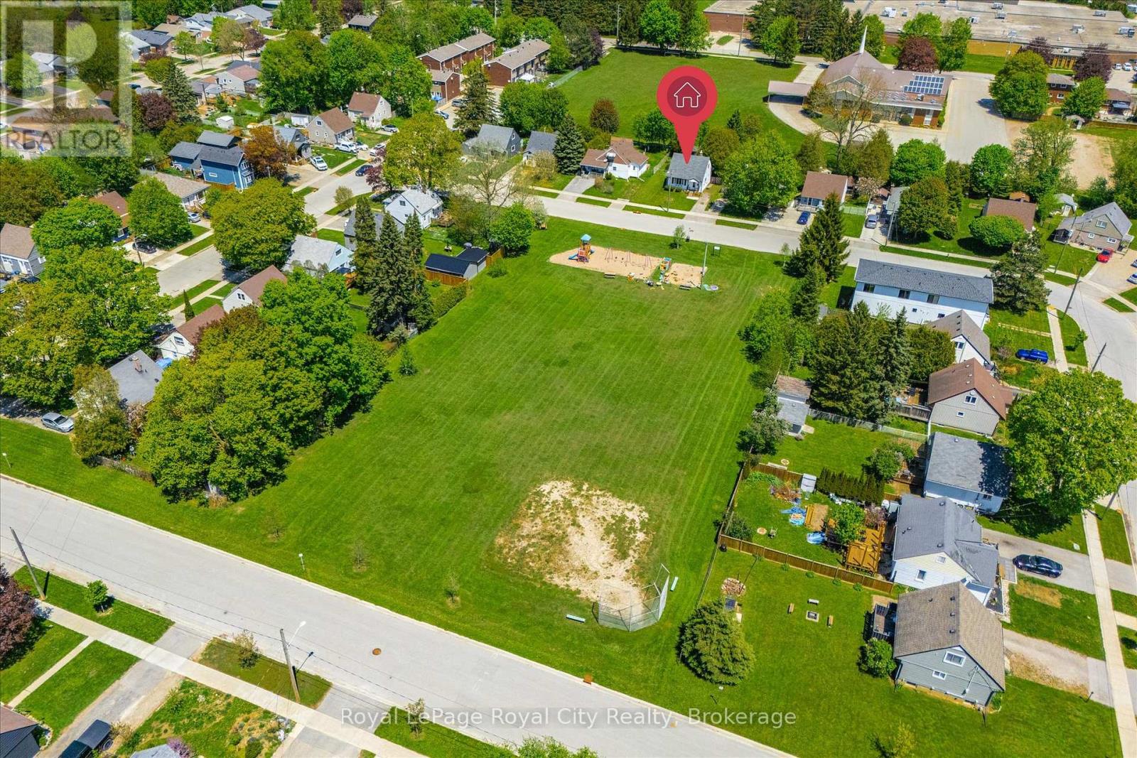 22 CHURCHILL CRESCENT E - 22
