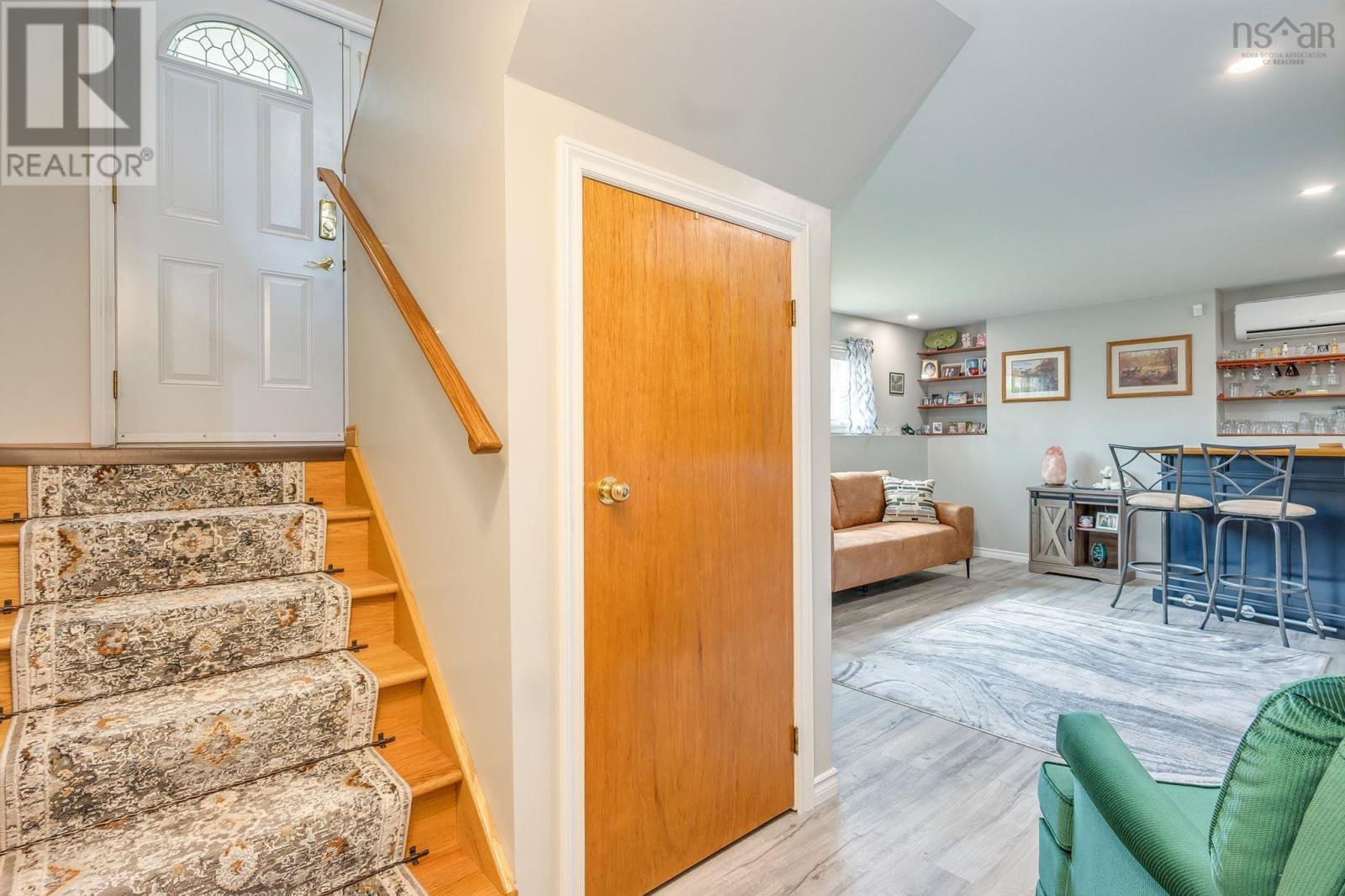 2 Loggen Road - 35