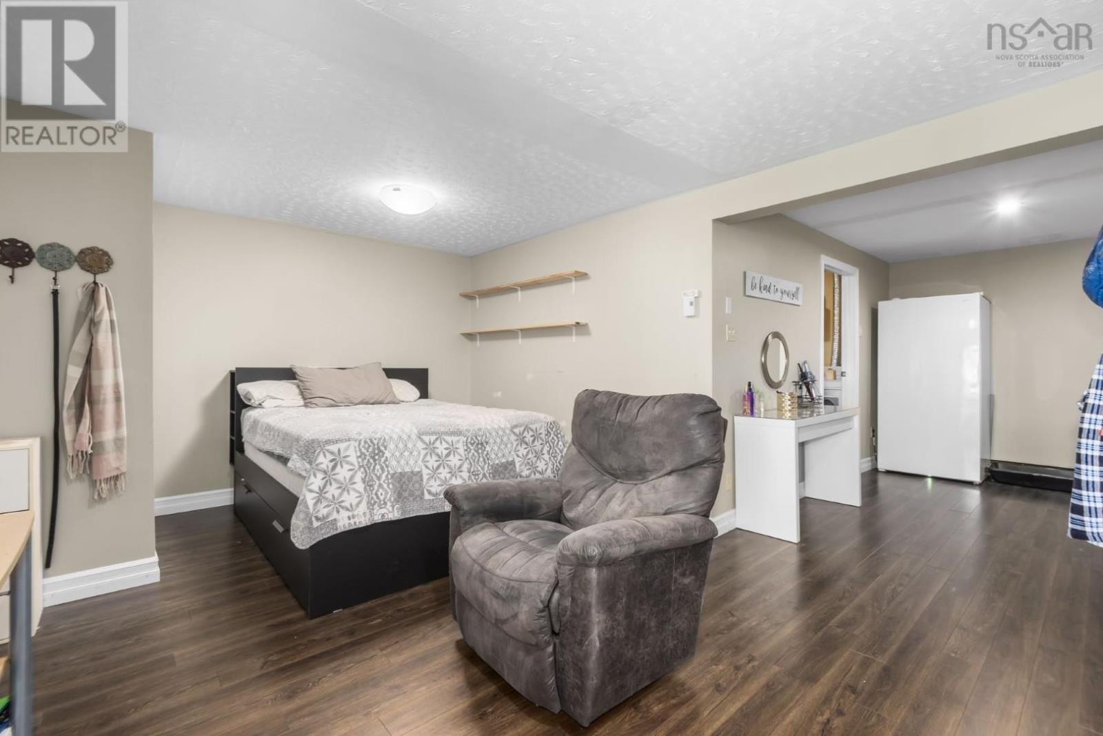 45 Regal Road - 24
