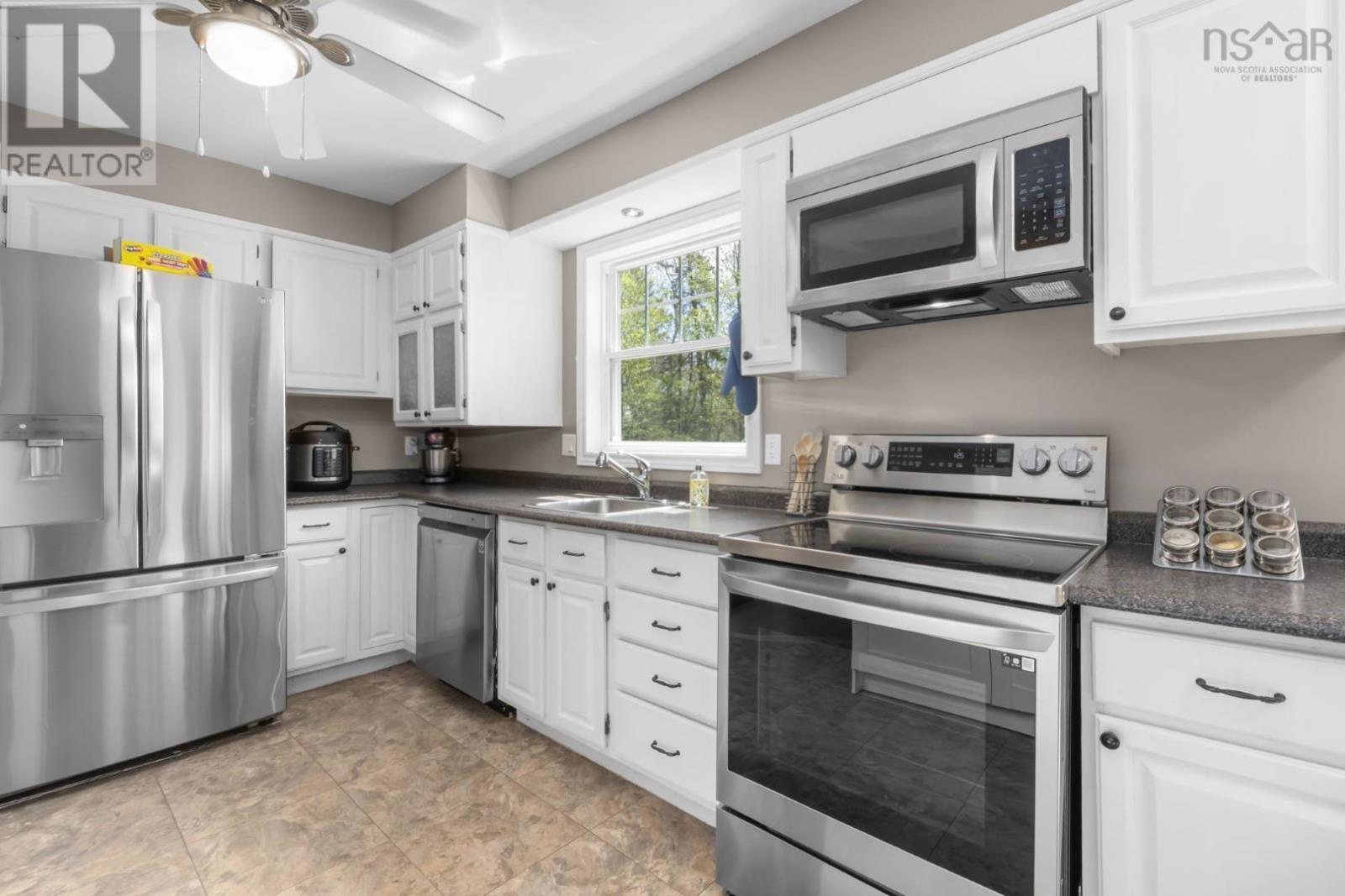 45 Regal Road - 10