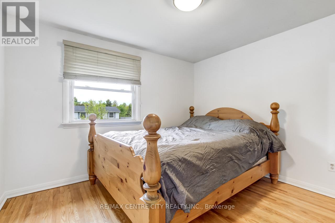 10 RUNNYMEDE CRESCENT - 21