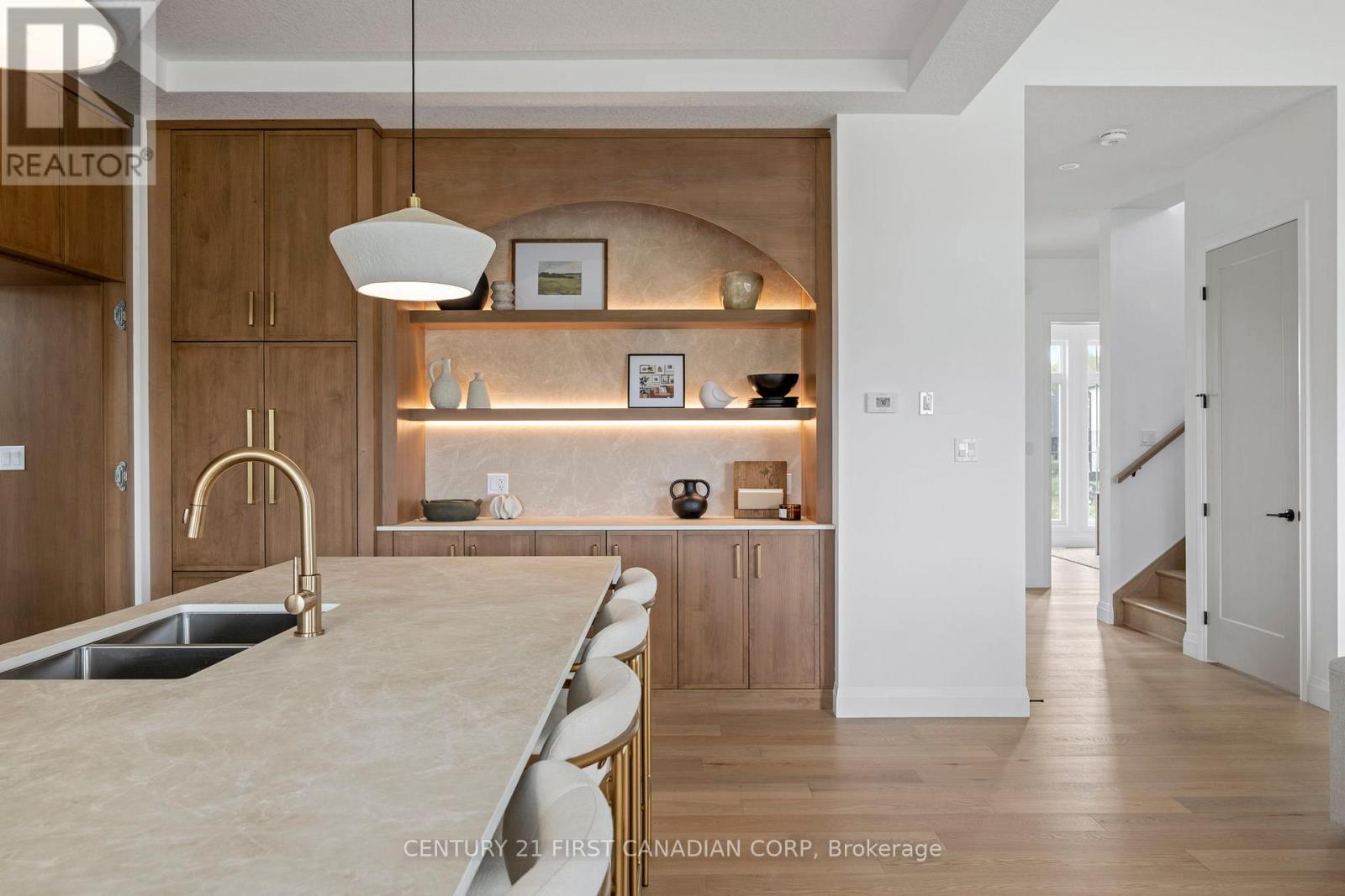 207 FOXBOROUGH PLACE - 4