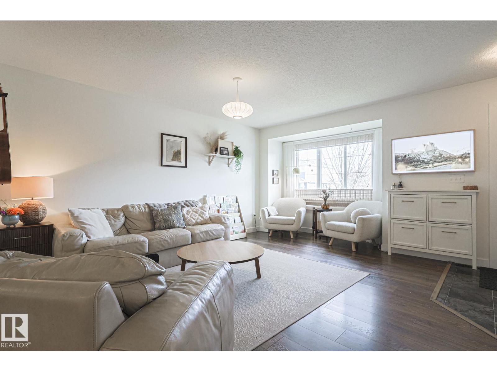 8952 218 ST NW - 10