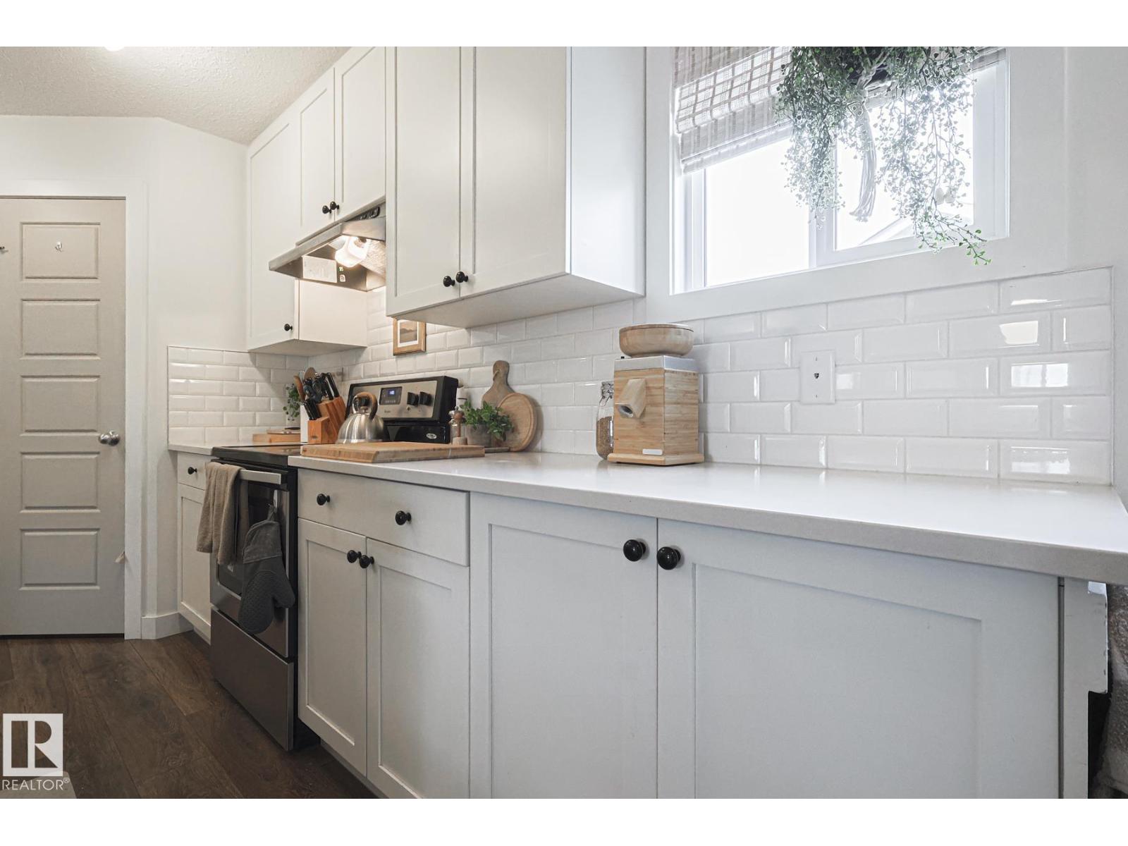 8952 218 ST NW - 17