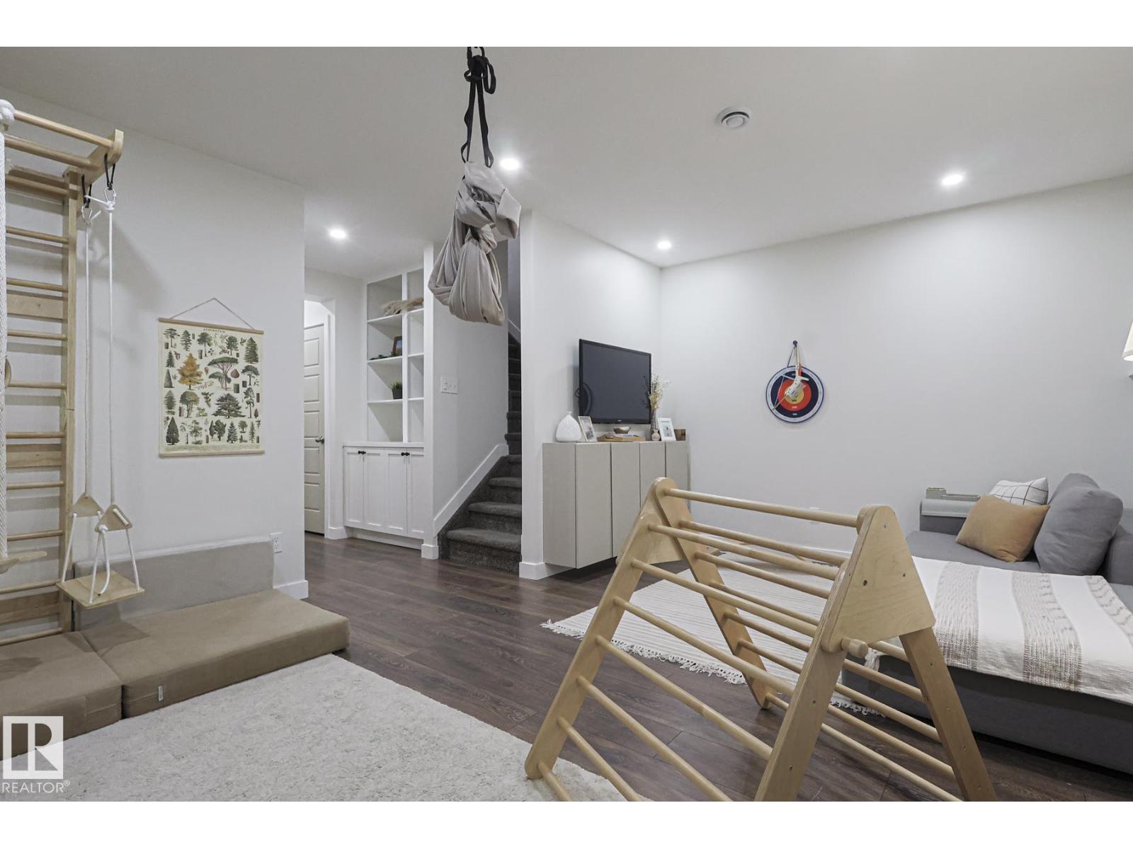 8952 218 ST NW - 40