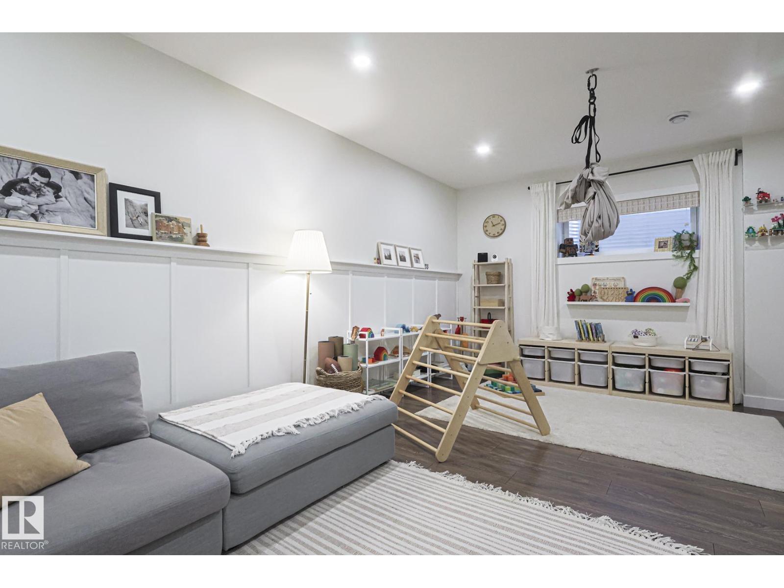 8952 218 ST NW - 43
