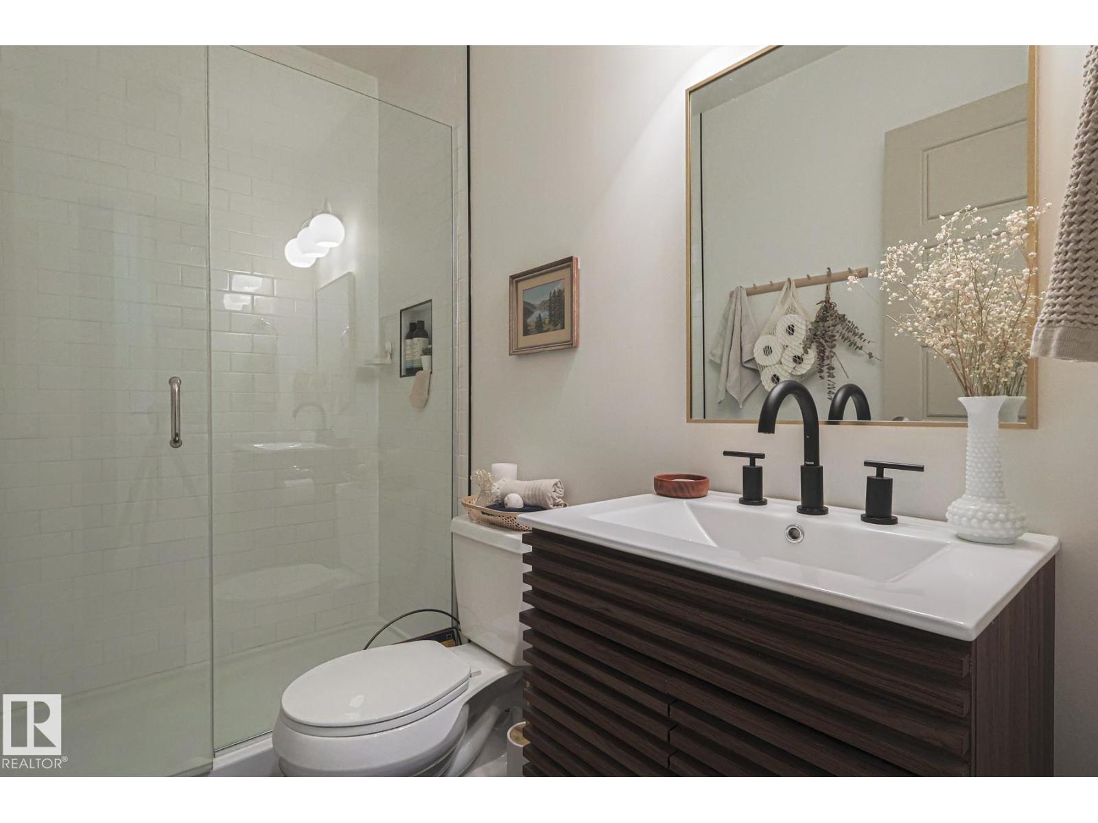 8952 218 ST NW - 45