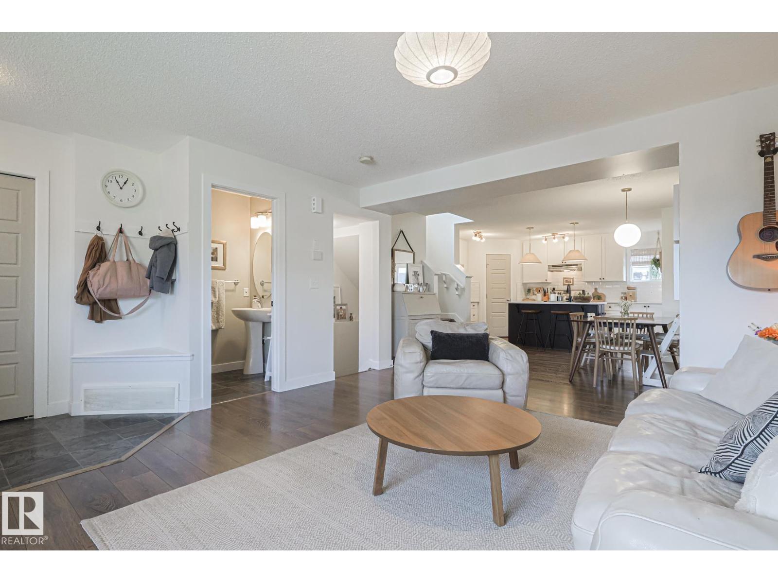8952 218 ST NW - 7