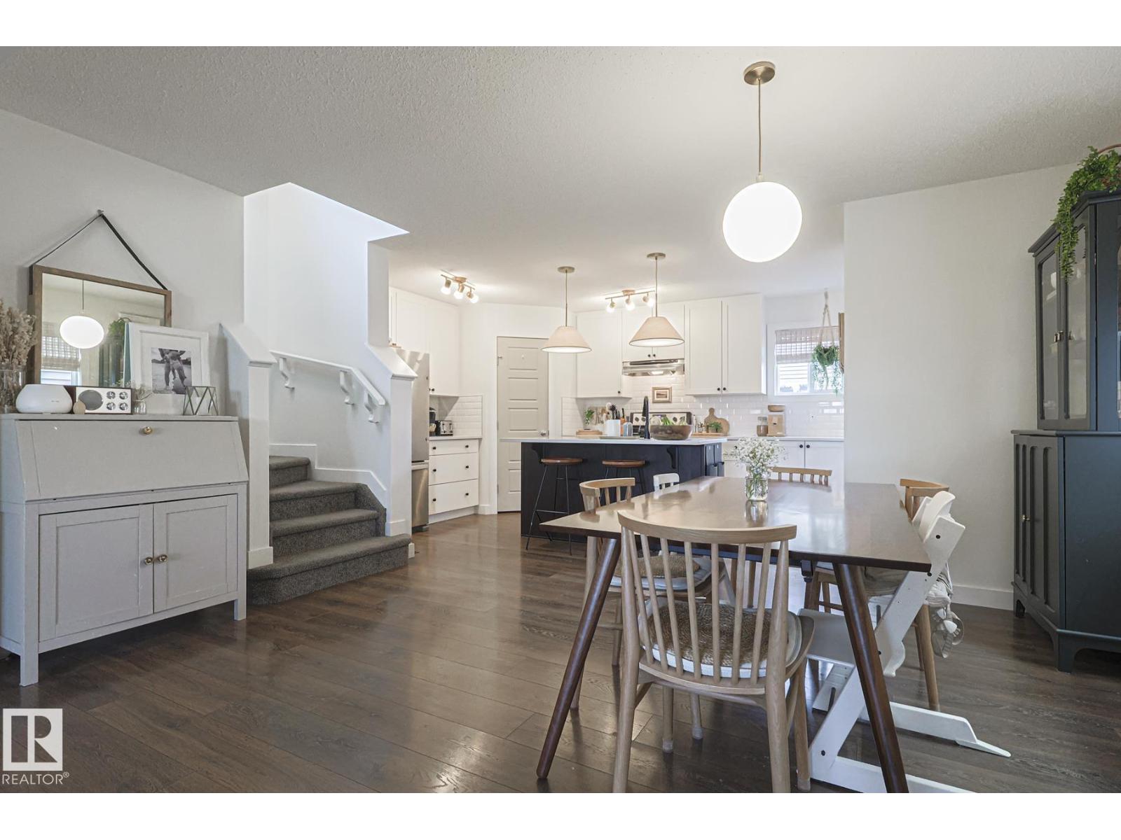 8952 218 ST NW - 8
