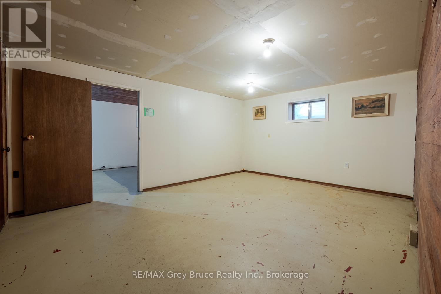 129 3RD A STREET W - 32