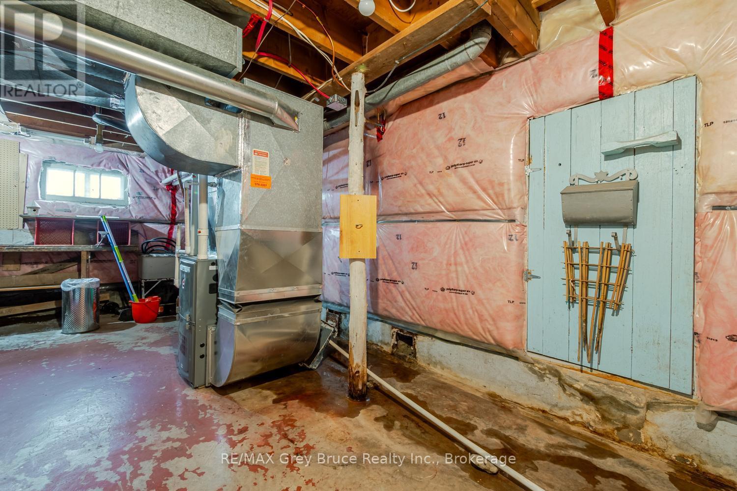 129 3RD A STREET W - 33