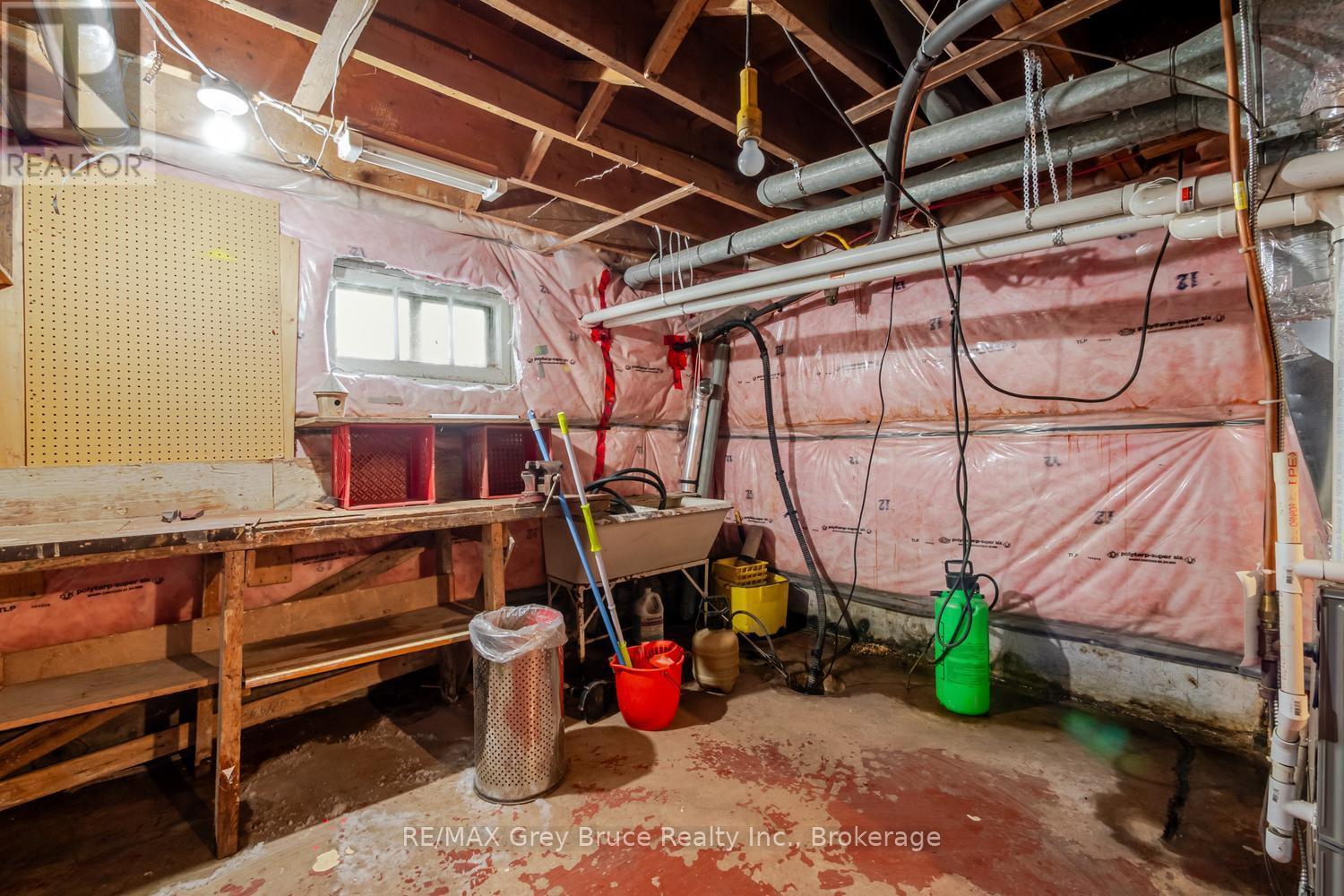 129 3RD A STREET W - 35